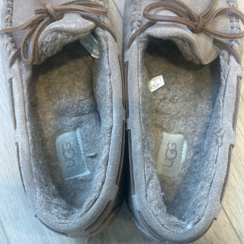 UGG Dakota Suede Shearling Moccasin Slippers Shoes Womens Size 9 Gray Winter - Picture 10 of 12